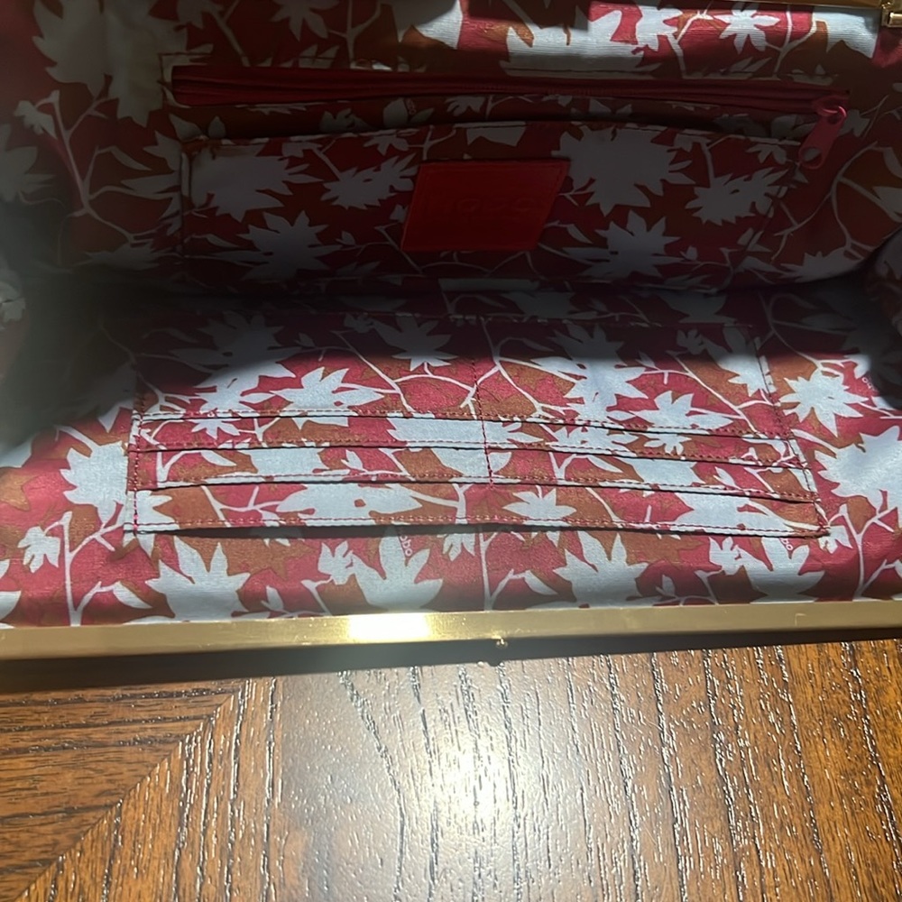 HOBO leather clutch like new - Picture 6 of 9